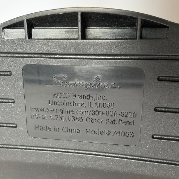 Swingline Safety 3-Hole Punch - Silver/Black - Picture 9 of 16